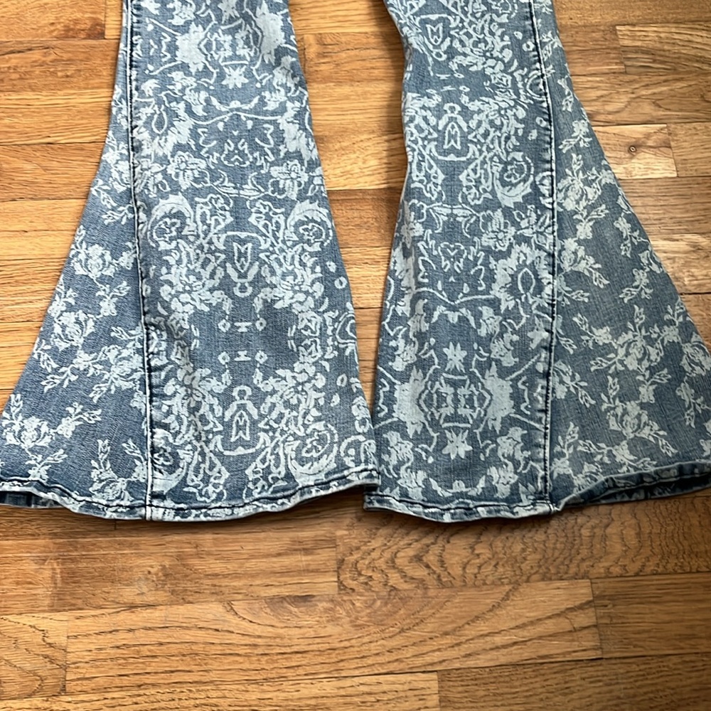 We the Free Women’s Bell Bottom Jeans in Boho Floral Pattern Denim - Picture 6 of 7